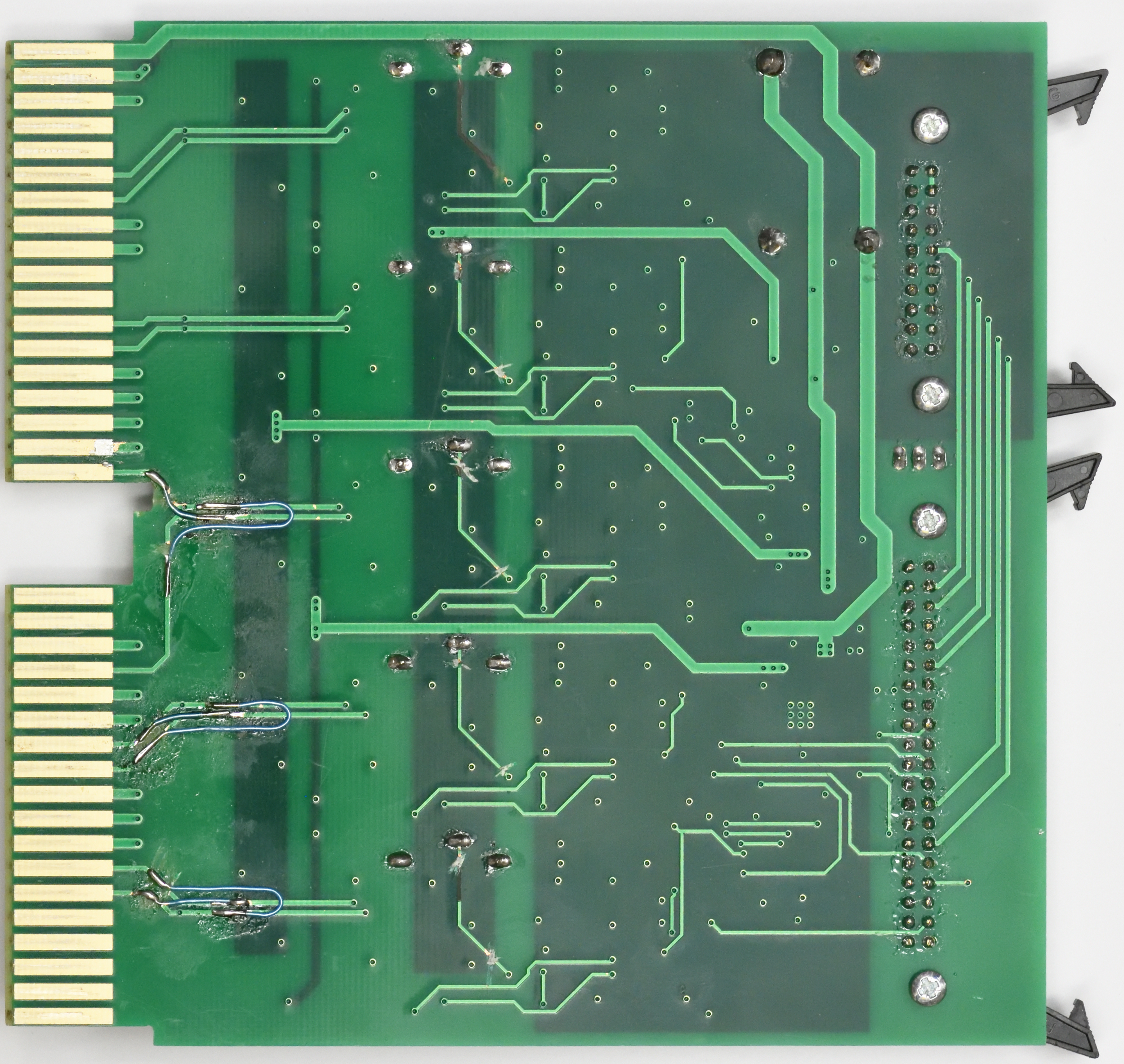M961-G888-data-connector-board-bottom.jpg